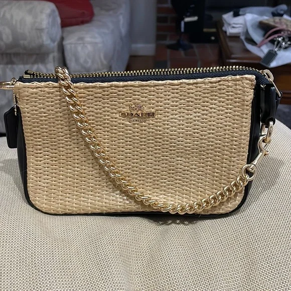 Beautiful wristlet - Picture 2 of 5